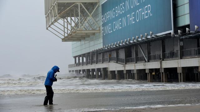 Un reporter de télévision à Atlantic City lors du passage de l'ouragan Sandy le 29 octobre 2012. [Stan Honda]