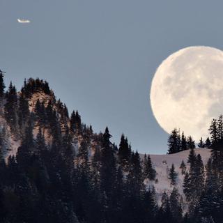 La lune: bientôt une destination de vacances ? [Arno Balzarini]