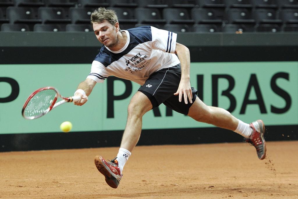 Stan Wawrinka s'entraîne depuis vendredi sur la terre batture fribourgeoise. [KEYSTONE - JEAN-CHRISTOPHE BOTT]