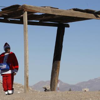 Un Père Noël dans le désert mexicain, ici à Ciudad Juarez, l'une des villes les plus dangereuses du monde. [Stringer Mexico]