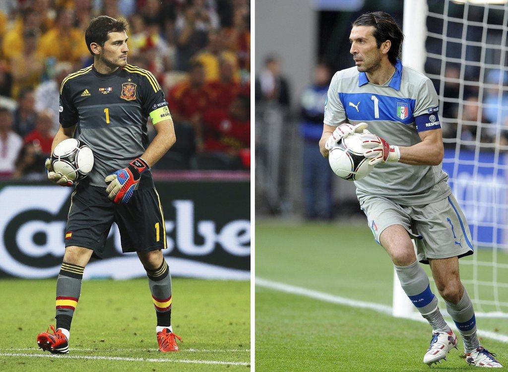 Le duel entre Iker Casillas (à gauche) et Gianluigi Buffon pourrait être l'une des clés de cette finale. [Keystone - SRDJAN SUKI - MAURIZIO BRAMBATTI]