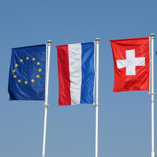 La voie bilatérale choisie par la Suisse pour traiter avec l'Union européenne est profondément remise en question par Bruxelles. [Yves Roland]