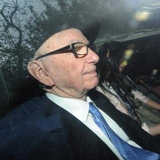 Rupert Murdoch quittant le Palais de justice, jeudi 26 avril. [Facundo Arrizablaga]