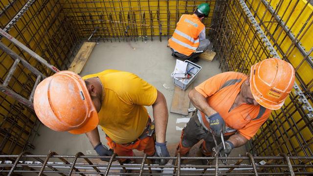 Les entreprises de la construction seront désormais responsables des abus de leurs sous-traitants. [KEYSTONE - Salvatore Di Nolfi]