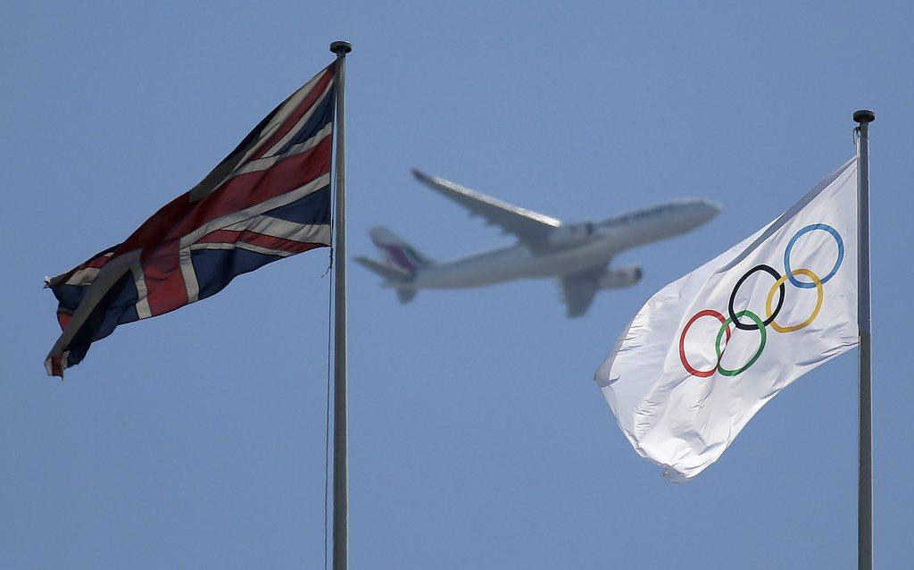 Les différentes délégations arrivent gentiment à Londres, ici par les airs, là par les rails. [Keystone - Charlie Riedel]