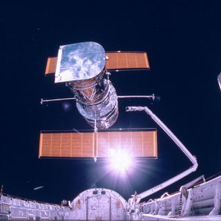 30 avril 1990: la navette lâche dans l'espace l'un des objets les plus célèbres de la conquête spécial, le télescope spatial Hubble.