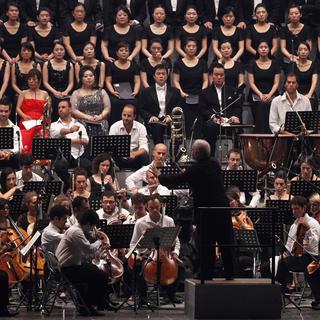 Daniel Barenboim dirige le West-Eastern Divan orchestra. Séoul, 15 août 2011.