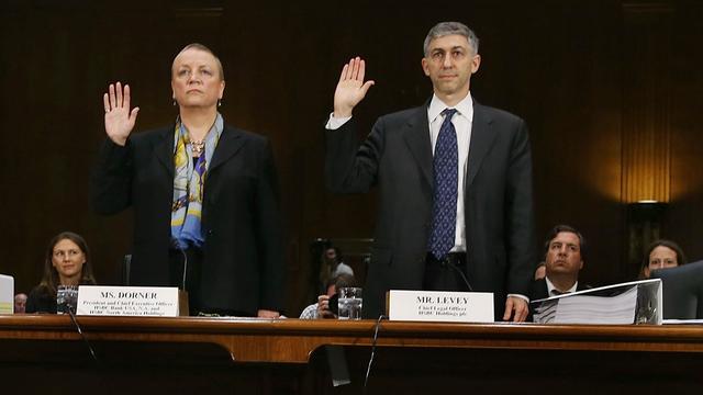 Irene Dorner et Suart Levey, hauts-responsables de HSBC aux USA, lors de leur audition devant les sénateurs ce mardi 17 juillet 2012. [Getty Images/AFP - Mark Wilson]