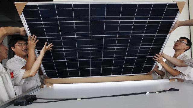 La commission européenne a décidé d'ouvrir une enquête antidumping contre les fabricants chinois de panneaux solaires. [How Hwee Young]