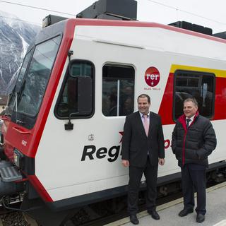 Le conseiller d'Etat Jacques Melly et le directeur de RegionAlps Gregoire Praz ont présenté le nouveau RER valaisan. [Jean-Christophe Bott]