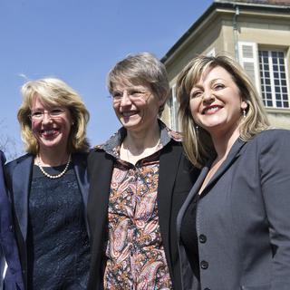 La socialiste Nuria Gorrite, la Verte Béatrice Métraux et la sortante socialiste Anne-Catherine Lyon rejoignent la PLR Jacqueline de Quattro. [Yannick Bailly]