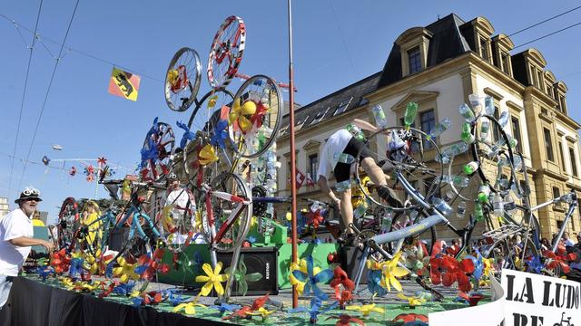 Le corso fleuri de la 86e édition de la Fête des Vendanges a attiré une foule de spectateurs. [Sandro Campardo]