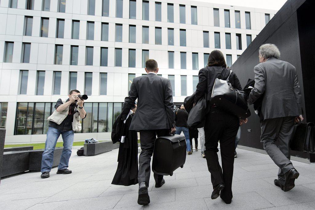 Les protagonistes du procès arrivent à Renens (VD). [Laurent Gillieron]