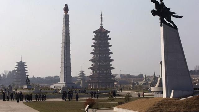 Dimanche 18 novembre: la Corée du Nord a ouvert à Pyongyang un parc avec la reproduction de tous les plus grands monuments du pays. [Ng Han Guan]