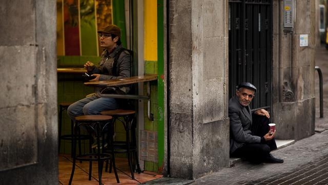 Les scènes de pauvreté deviennent de plus en plus courantes dans les rues européennes, déplore la Croix-Rouge. [Emilio Morenatti]