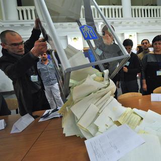 Les premiers résultats donnent le Parti des Régions du Président Ianoukovitch vainqueur [Alexey Kudenko/RIA Novosti]