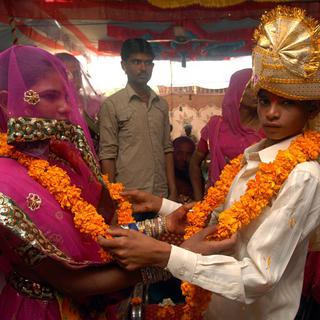 Une cérémonie de mariage traditionnel dans le nord de l'Inde. [Reuters - Divyakant Solanki]