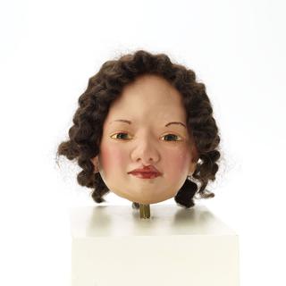 Une poupée de l'exposition Morton Bartlett, au Musée de l'Art brut à Lausanne. [Musée de l'art brut.]