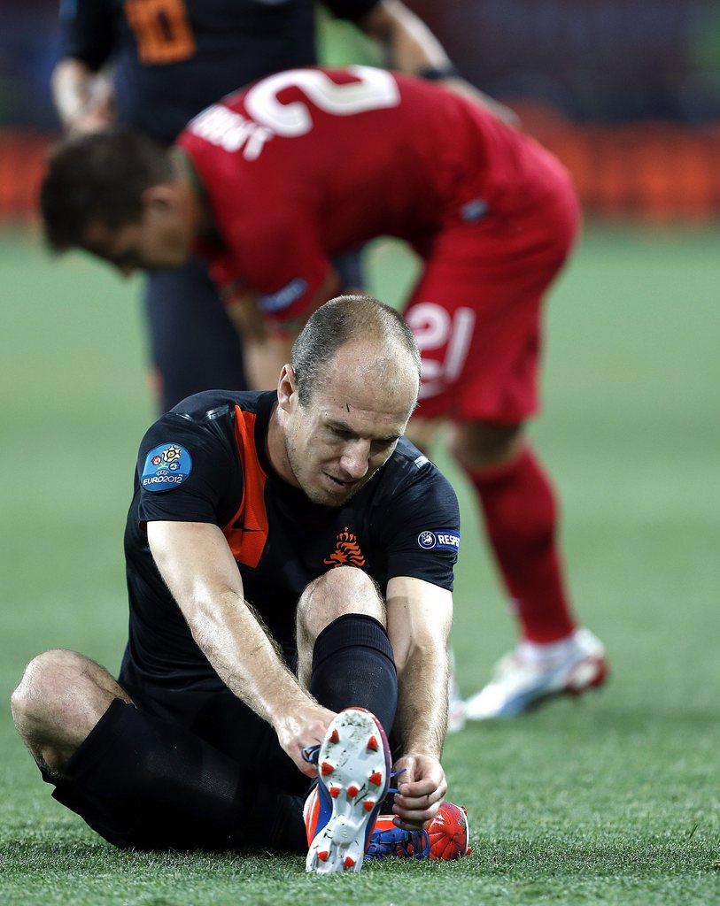 Après le penalty manqué et la finale de Ligue des Champions perdue avec le Bayern, Robben boit le calice jusqu'à la lie avec le zéro pointé des Bataves. [KEYSTONE - Tolga Bozoglu]