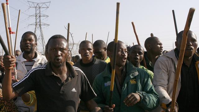 Une semaine de deuil national a été décrétée à compter de lundi, après les événements qui constituent le pire massacre policier depuis la fin de l'apartheid. [Themba Hadebe]