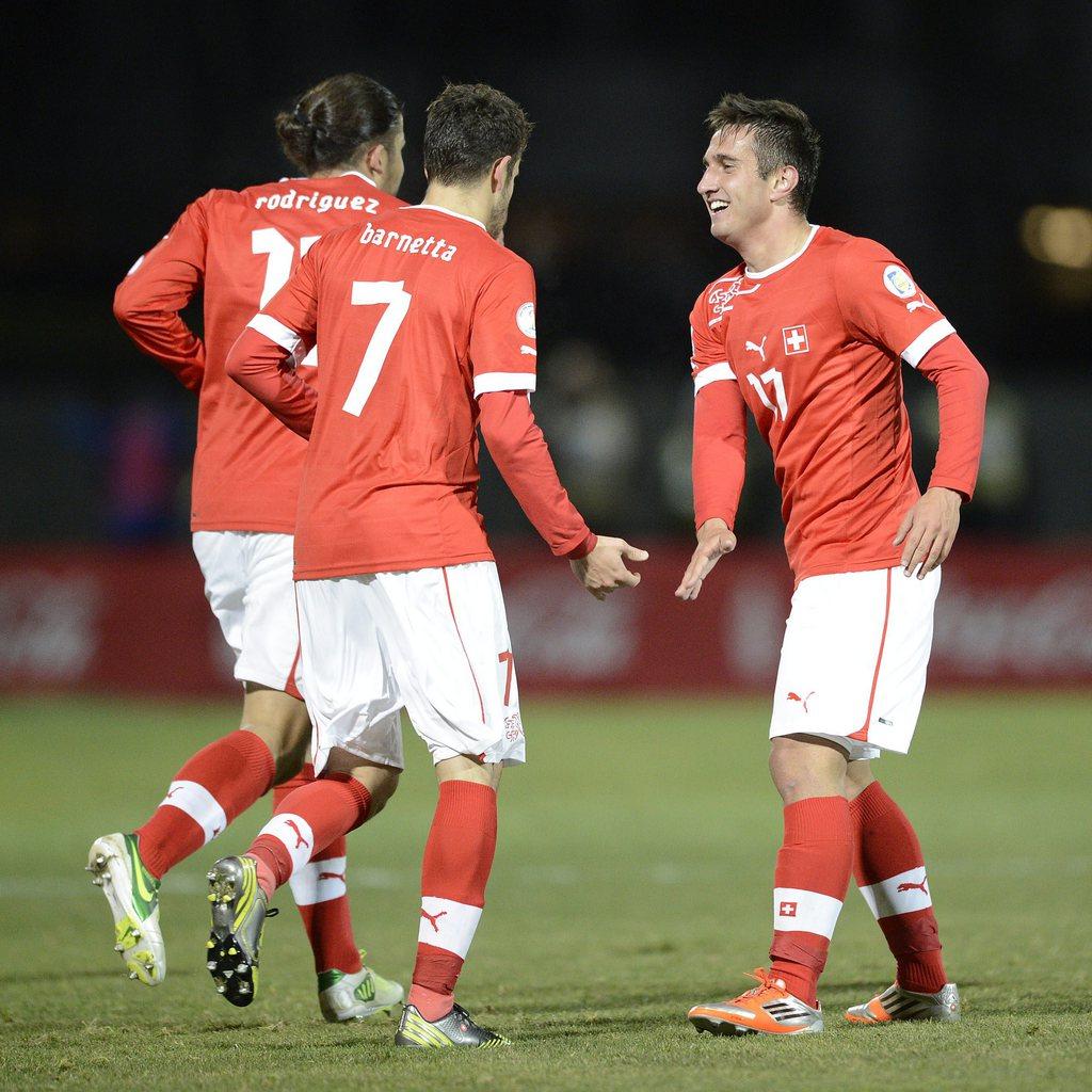 Gavranovic et Barnetta, les deux buteurs suisses de Reykjavik, se congratulent.