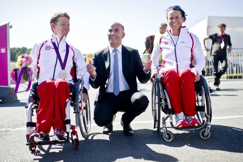 Le conseiller fédéral Alain Berset est venu en personne féliciter les médaillés suisses. [Keystone - ENNIO LEANZA]