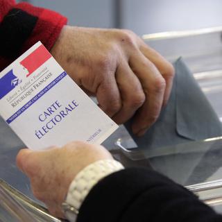 Les bureaux de vote ont ouvert dimanche à 8h dans toute la France et fermeront à 18h ou 20h. [REUTERS - Vincent Kessler]