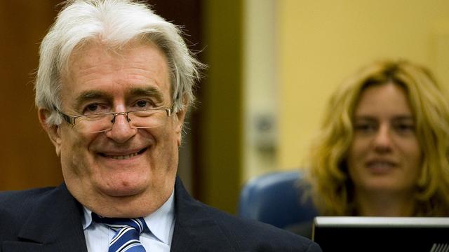 Président de la République serbe de Bosnie, Radovan Karadzic a ordonné le 6 juillet 1995 de bombarder Srebrenica et est tenu responsable du massacre de milliers de prisonniers musulmans qui a suivi. Arrêté en 2008, Radovan Karadzic est en jugement depuis octobre 2009. [Robin van Lonkhuijsen]