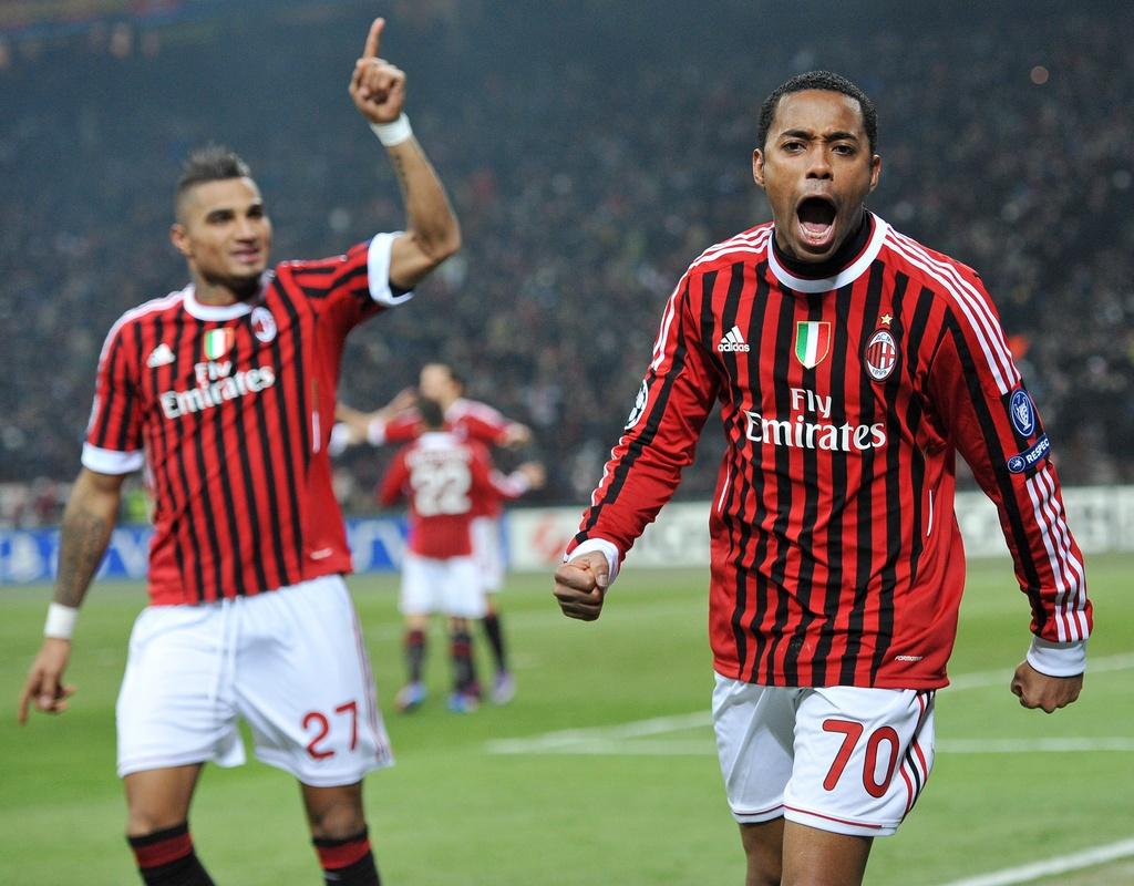 Le Brésilien de l'AC Milan Robinho (à droite) exulte après avoir marqué le 3-0 contre Arsenal le 15 février 2012 en Ligue des Champions. [Daniel Dal Zennaro]