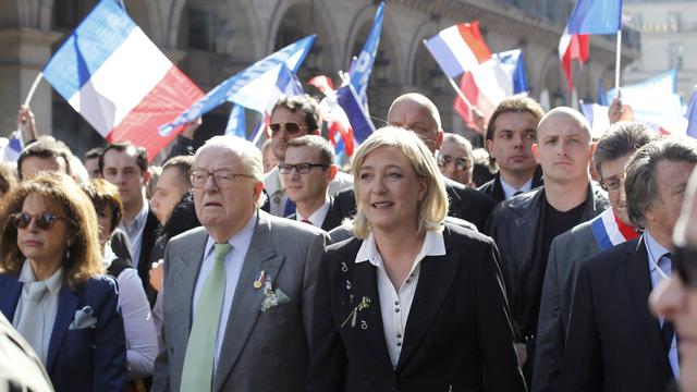 Le Pen père et fille ont défilé en l'honneur de Jeanne d'Arc à Paris.