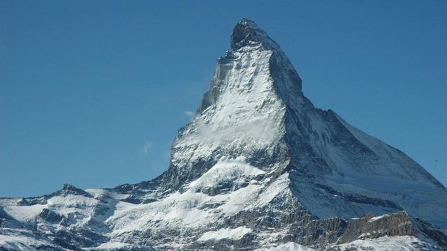Le Cervin est sans doute la montage la plus connue de Suisse. Culminant à 4478 mètres d'altitude, le Cervin fait partie de la culture populaire suisse.
