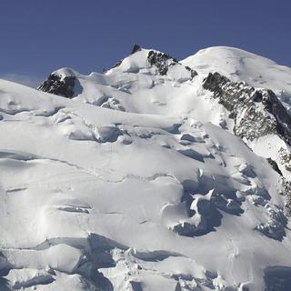 Les risques d'avalanche sont marqués suite à la neige qui s'est accumulée par endroits en montagne cette semaine.