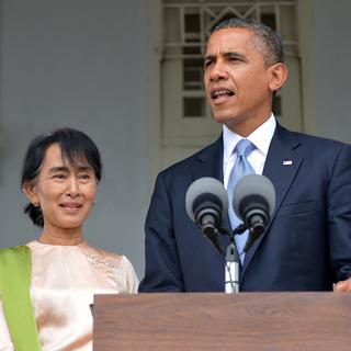 Barack Obama avec l'opposante Aung San Suu Kyi ce lundi 19.11.2012 à Rangoun. [Jewel Samad]