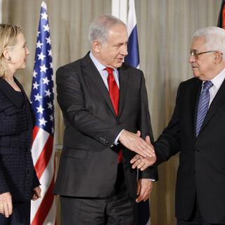 La dernière rencontre entre Benjamin Netanyahu et Mahmoud Abbas remonte à septembre 2010 sous le regard d'Hillary Clinton. [Alex Brandon]