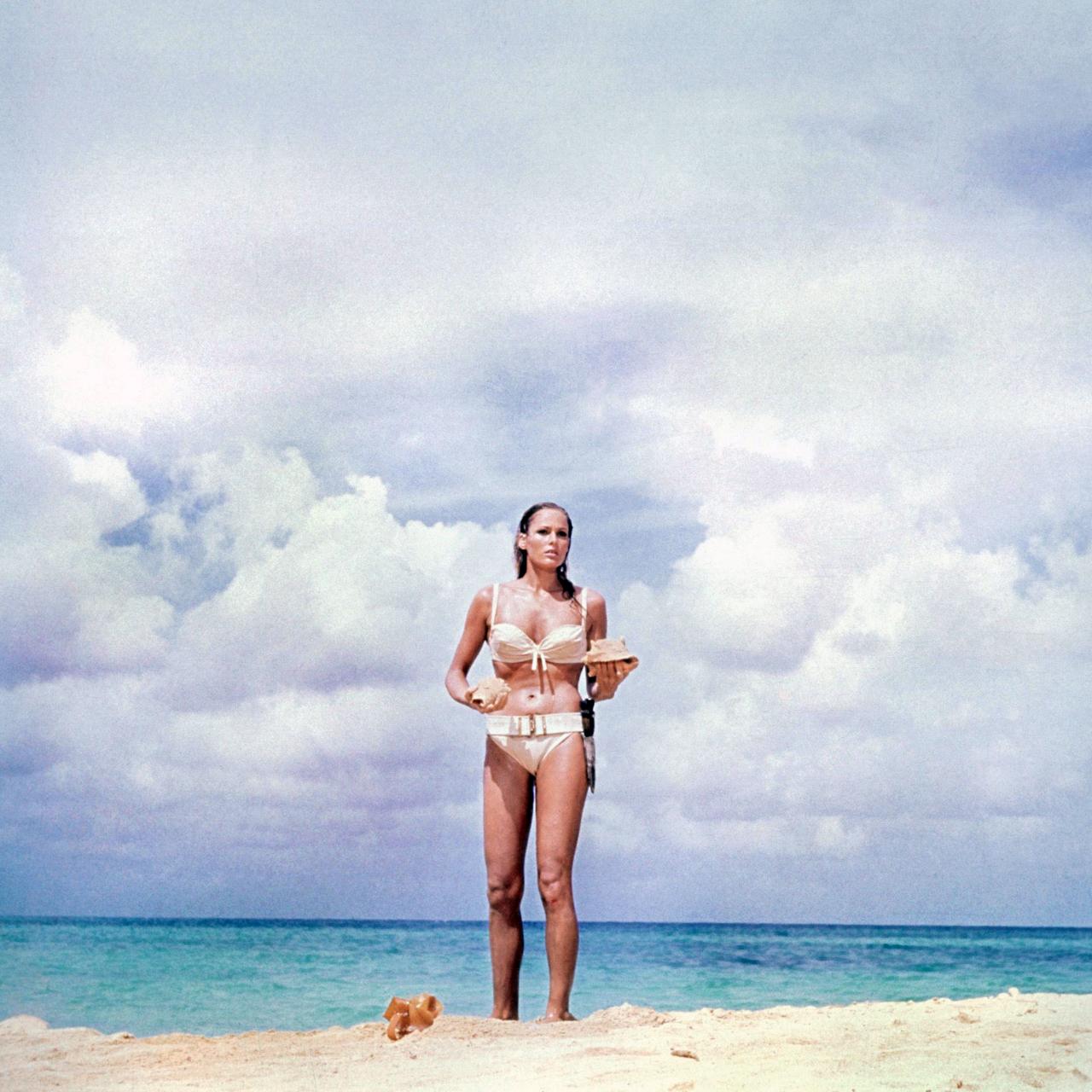 Ursula Andress et son bikini, à jamais mythiques [Photononstop]