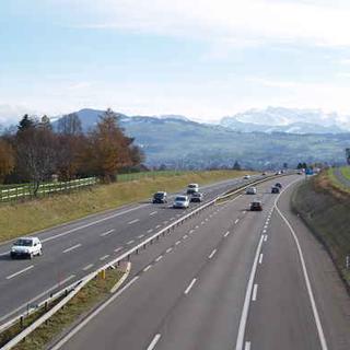 La Suisse dénombre toujours plus de 300 morts par an sur ses routes. [Fotolia]