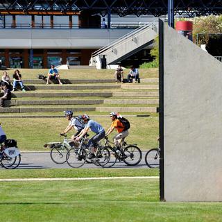 Les étudiants des hautes écoles lausannoises sont encouragés à utiliser le vélo. [Dominic Favre]
