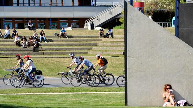 Les étudiants des hautes écoles lausannoises sont encouragés à utiliser le vélo. [Dominic Favre]