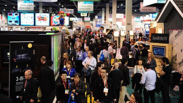 Une foule de visiteurs, au salon électronique de Las Vegas, le 11 janvier 2012. [Frederic J. Brown]
