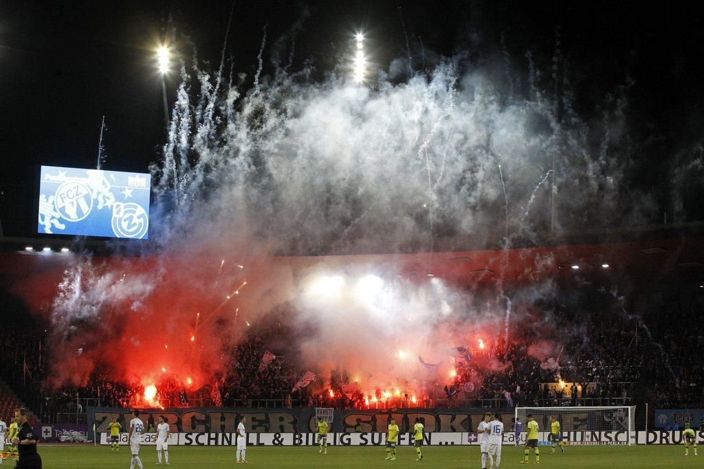 Les fans du FC Zurich ont marqué de leur empreinte ce 229e derby. [ALESSANDRO DELLA BELLA]