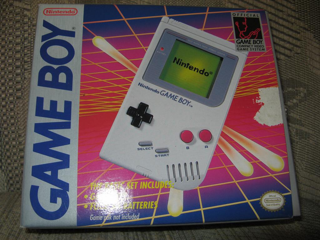 Commercialisé dès 1989 au Japon, le (ou la) mythique Game Boy a totalisé sous ses différentes formes plus de 110 millions de vente. [CC Justin Taylor / Flickr]