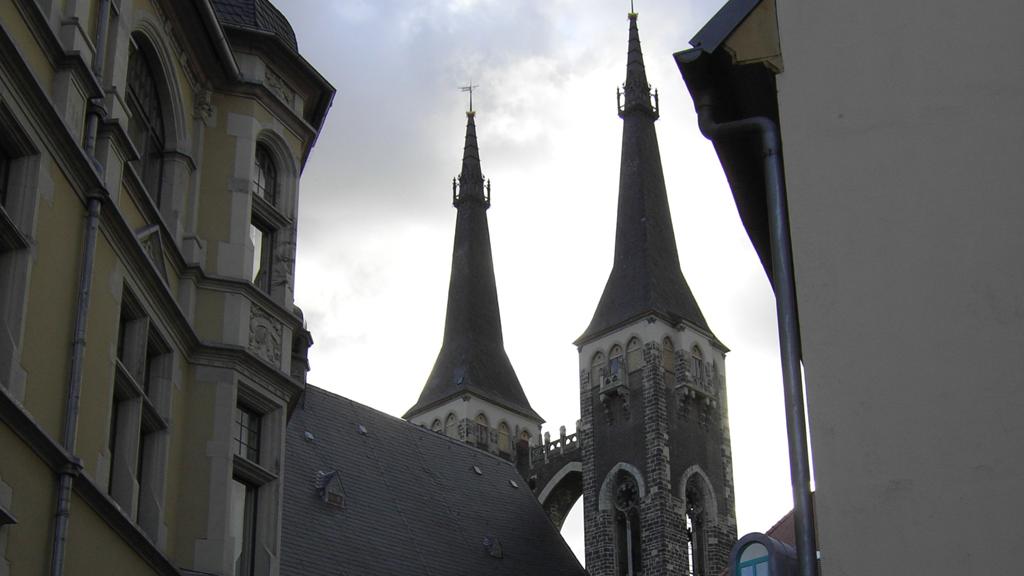 Clochers de l'église Saint-Jacques de Köthen en Allemagne. [MDR Fernsehen]