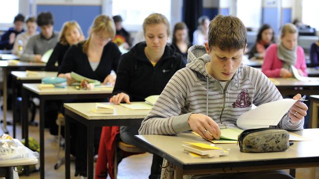 Les taux de réussite aux examens de maturité diffèrent fortement en Suisse. [AP Photo/Keystone - Felix Kaestle]