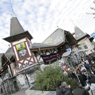 La Reitschule, située en plein coeur de Berne, est l'un des plus anciens centres alternatifs du pays. [Keystone - Peter Klaunzer]