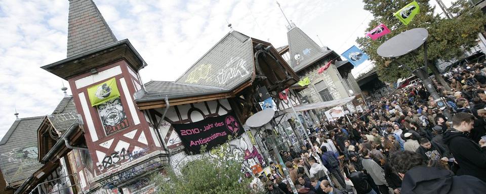 La Reitschule, située en plein coeur de Berne, est l'un des plus anciens centres alternatifs du pays. [Keystone - Peter Klaunzer]