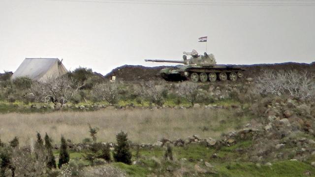 Troupes syriennes à la frontière libanaise, photographiées en février 2012. [Joseph Eid]