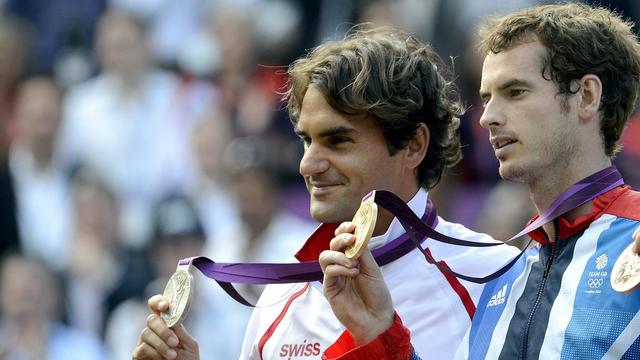 Federer et sa médaille d'argent aux côtés d'Andy Murray et de sa médaille d'or [KEYSTONE - ANDY RAIN]