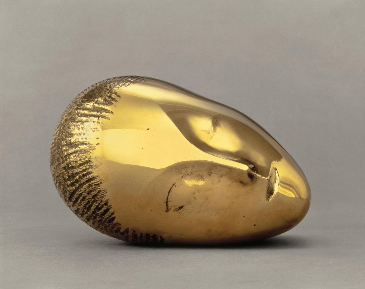 "La muse endormie" de Constantin Brancusi. [Collection Centre Pompidou]