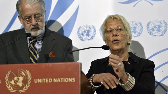 Carla Del Ponte aux côté du président de la commission, Paulo Pinheiro, ce jeudi 25.10.2012 à Genève. [Martial Trezzini]