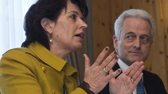 La ministre des Transports Doris Leuthard avec son homologue allemand Peter Ramsauer. [Miro Kuzmanovic]